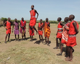 Dança e saltos dos Masai imagem sem descrição.